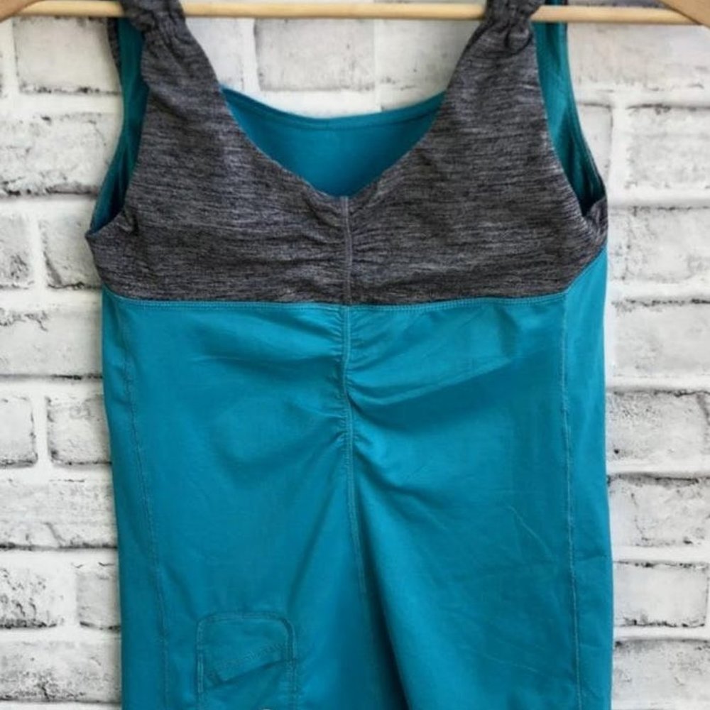 Lululemon Tempo Top w/Ruched Back w/Pocket in Back